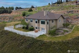 1093 Rue Jolie Ln, Wenatchee, WA 98801
