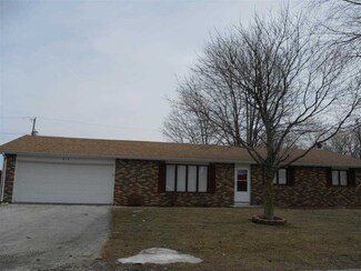 615 S Kerkhoff Ave, Otterbein, IN 47970