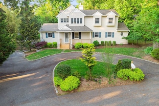 3 Hilltop Rd, Stony Brook, NY 11790