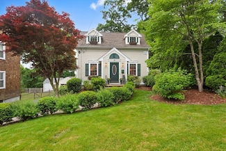 39 Park Ave, Wellesley Hills, MA 02481
