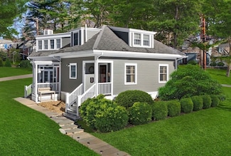 282 Oakland St, Wellesley Hills, MA 02481