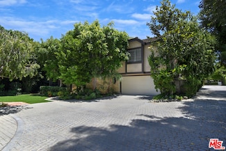 4953 Hayvenhurst Ave, Encino, CA 91436