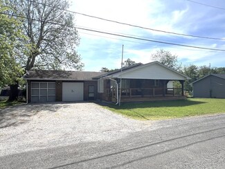 415 S East St, Carlinville, IL 62626