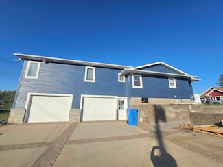 116 1st Ave SE, Altura, MN 55910