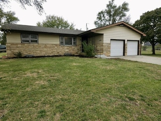1200 Skyline Dr, Junction City, KS 66441