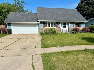 847 Teverton Ln, Crystal Lake, IL 60014
