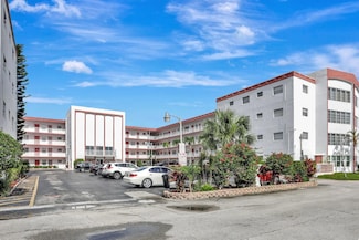 4000 NW 44th Ave Unit 113, Lauderdale Lakes, FL 33319