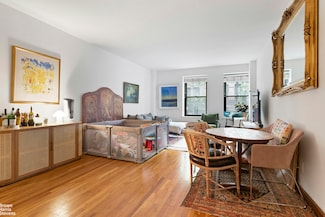 104 W 70th St Unit 2B, New York, NY 10023