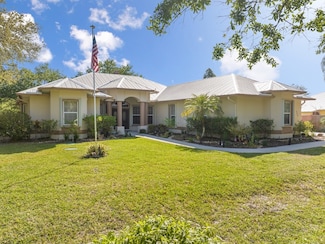 555 Cross Creek Cir, Sebastian, FL 32958