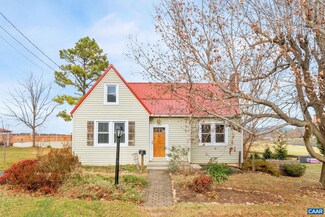 1031 W 12th St, Waynesboro, VA 22980