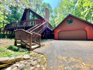 12221 Trail Creek Dr, Stanwood, MI 49346