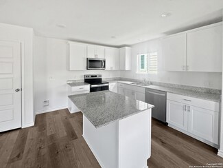 851 Bluegrass Point, New Braunfels, TX 78130