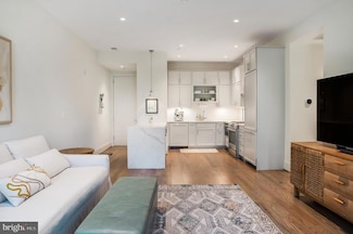 270 15th St SE Unit 301, Washington, DC 20003