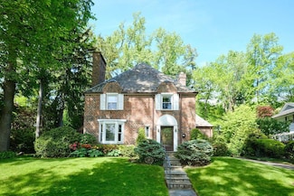 21 Hereford Rd, Great Neck, NY 11020