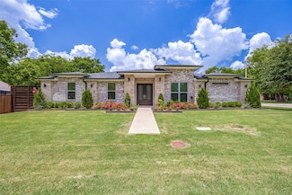 104 N 4th St, Trenton, TX 75490