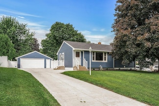 47 Mcclelland St N, Saint Paul, MN 55119