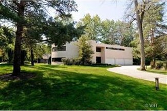 2455 W Course Dr, Riverwoods, IL 60015