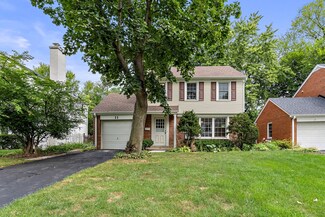 11 Salem Ln, Evanston, IL 60203