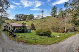 904 Round House Rd, Mouth of Wilson, VA 24363