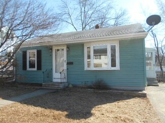 81 W Barrows St, Cumberland, RI 02864