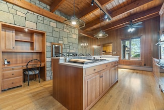8 Cromwell Place, Old Saybrook, CT 06475
