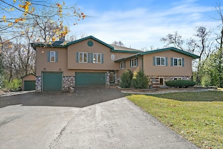 9513 Elm Ln, Crystal Lake, IL 60014