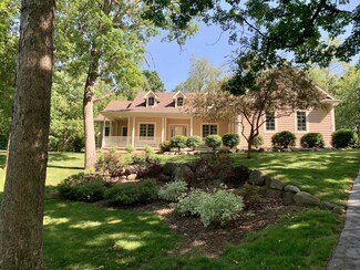 3315 Sherwood Forest Dr, Spring Grove, IL 60081