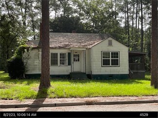 1607 Chestnut Ave, Tifton, GA 31794
