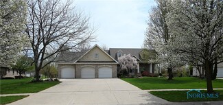 867 Elk Ridge Rd, Northwood, OH 43619