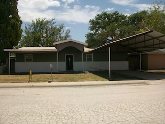 904 E 4th St, Big Lake, TX 76932