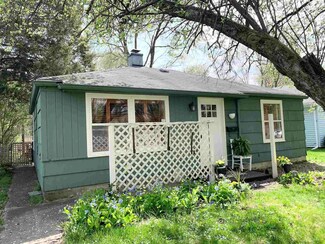 910 Roosevelt St, South Bend, IN 46616
