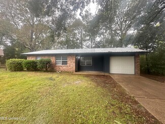 2137 Woodbury Rd, Gautier, MS 39553