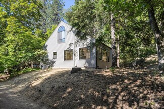 128 Strawberry Ln, Ashland, OR 97520