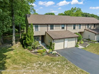 76 Horseshoe Ct, Oceanport, NJ 07757