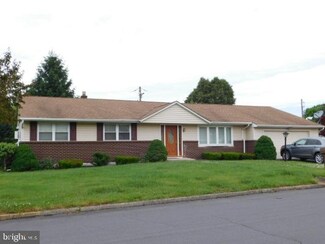 7521 Columbine Rd, Macungie, PA 18062