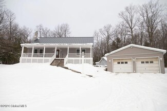 3020 Skyline Dr, Schenectady, NY 12306