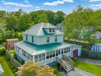 49 School St, Old Orchard Beach, ME 04064