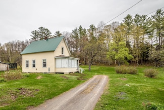 102 Hillside Ave, Groveton, NH 03582