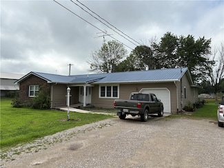 1604 W Jourdan St, Newton, IL 62448