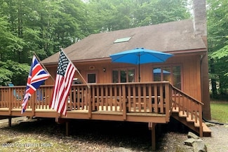 276 Mountain View Dr, Pocono Lake, PA 18347