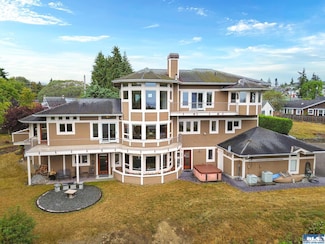 706 W 4th St, Port Angeles, WA 98363