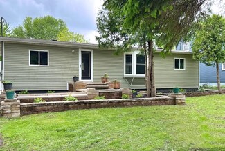 1140 N Lake St, Neenah, WI 54956