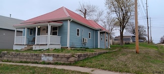 1229 3rd St, Fairbury, NE 68352