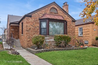 6739 N Mozart St, Chicago, IL 60645