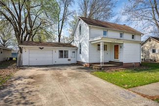204 E 3rd St N, Mount Olive, IL 62069