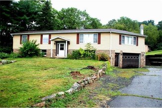 1863 Bow Dr, Auburn, PA 17922
