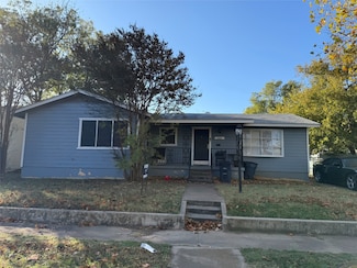 1304 E Tucker St, Fort Worth, TX 76104