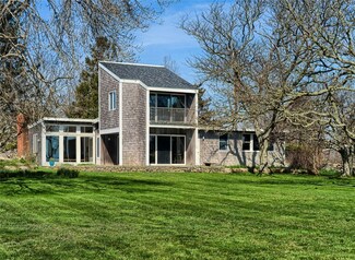 1 Little Pond Cove Rd, Little Compton, RI 02837