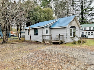 12 Skillin Ave, Norway, ME 04268