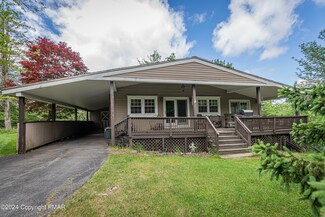 157 E Emerald Lake Dr, Long Pond, PA 18334